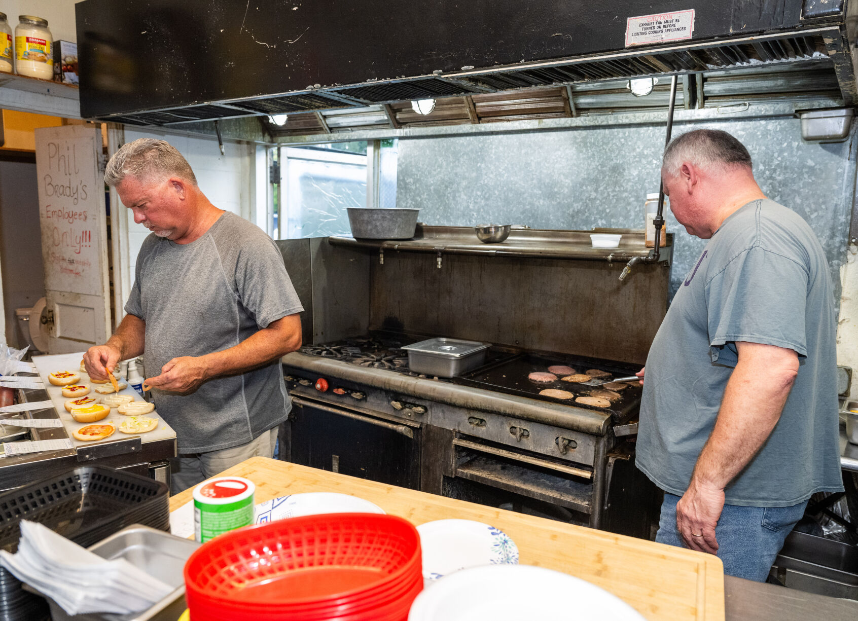 dollar burger night every Monday night, BR.dollardealsliv.10624